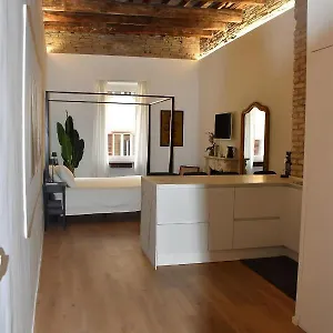 Fontana Luxury Roma
